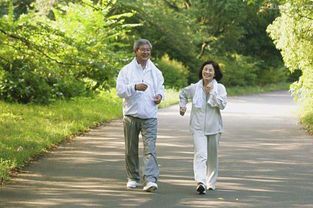 跑步时膝盖疼痛，是否应该继续坚持？