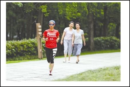 跑步时膝盖疼痛,是否应该继续坚持?