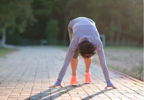 女人跑步发朋友圈:记录与分享的健康生活
